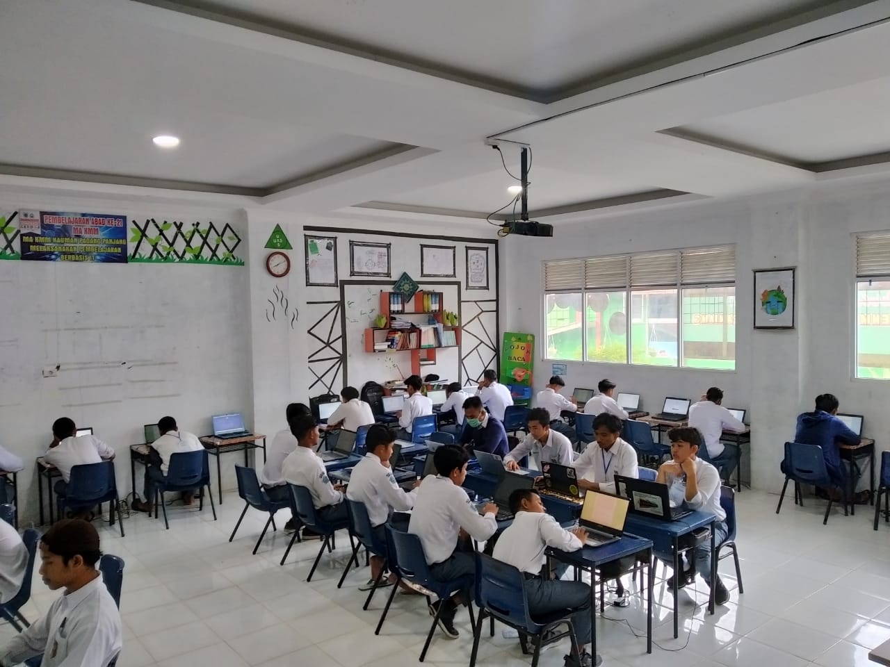 PENILAIAN AKHIR SEMESTER 1 BERBASIS KOMPUTER