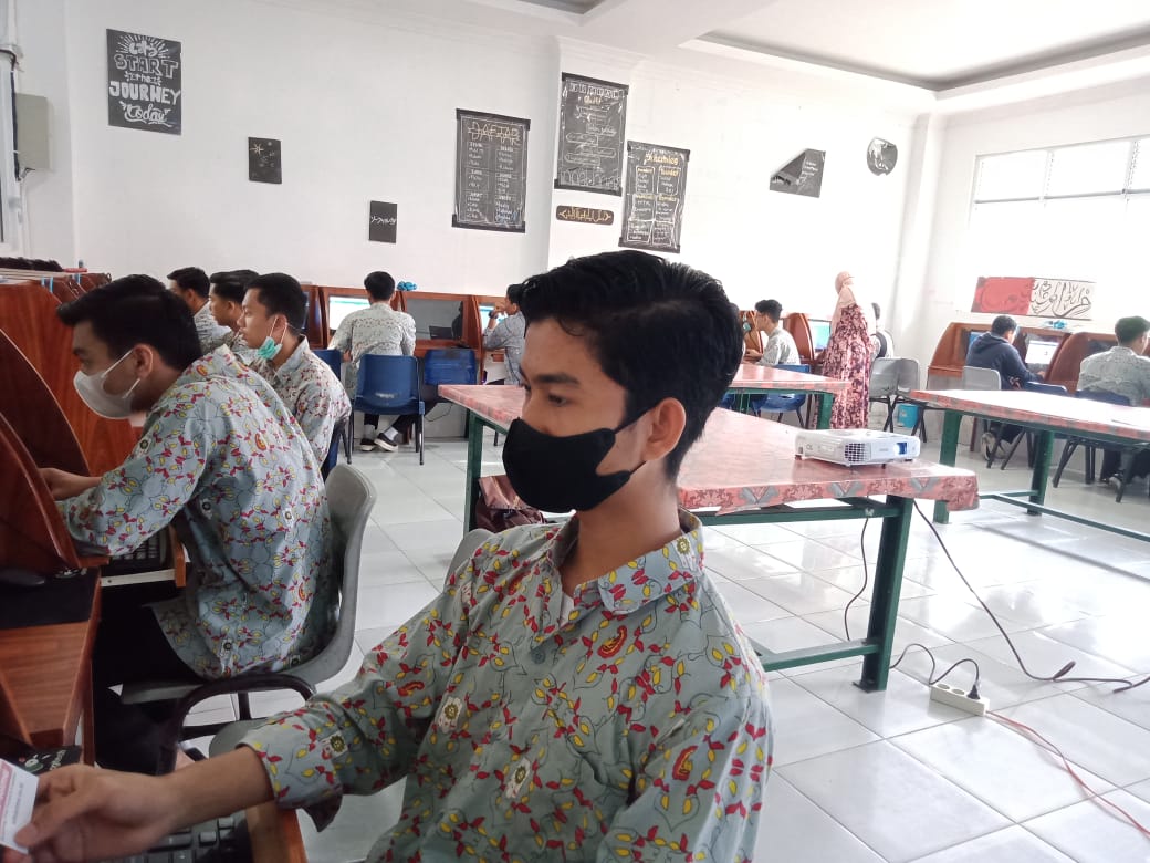 TRY OUT UTBK 1 SEBAGAI CERMIN POTENSI SANTRI KELAS XII