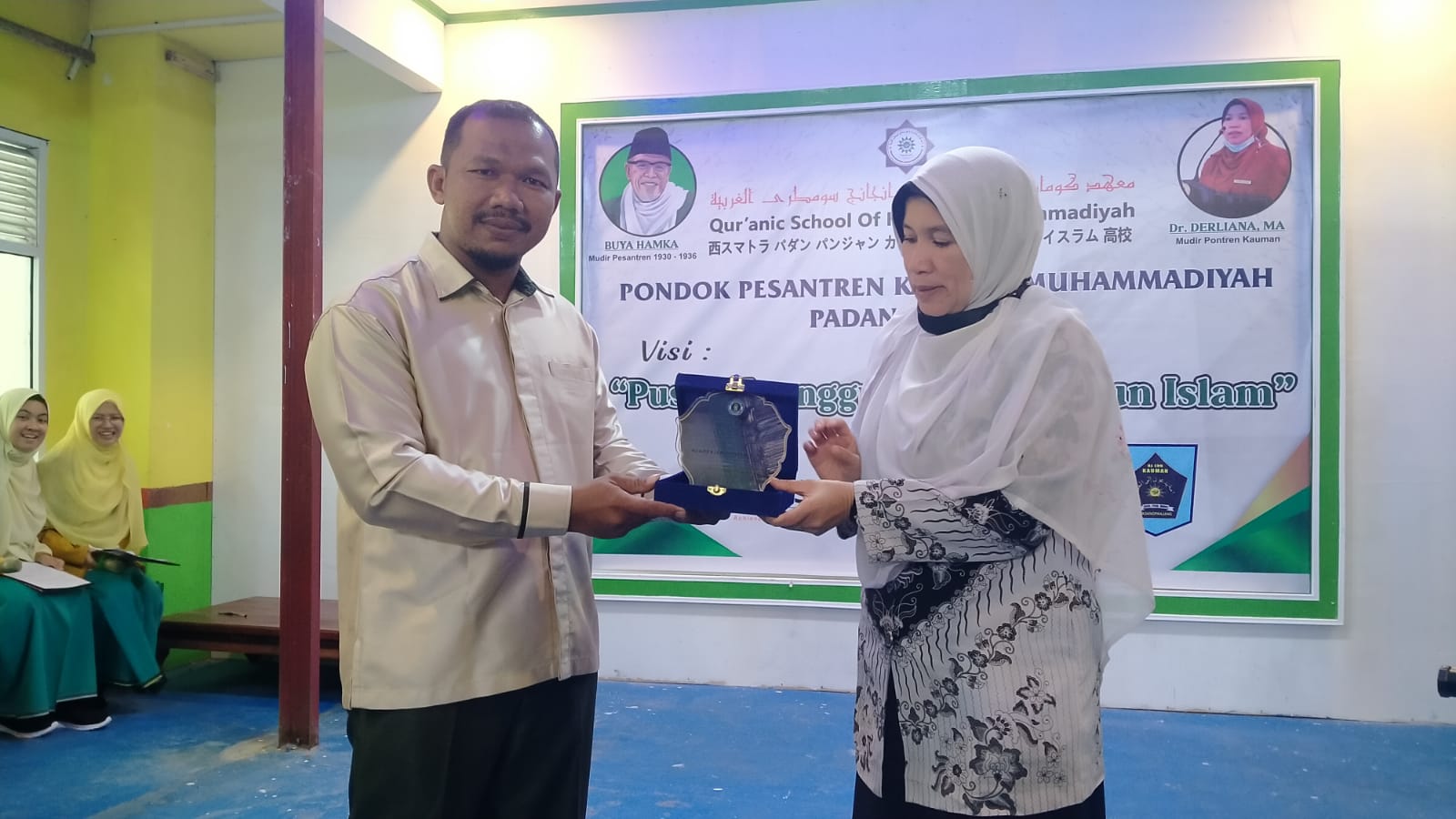 COMPARATIVE STUDY SMP MUHAMMADIYAH 24 AEK KANOPAN KE KAUMAN MUHAMMADIYAH PADANG PANJANG