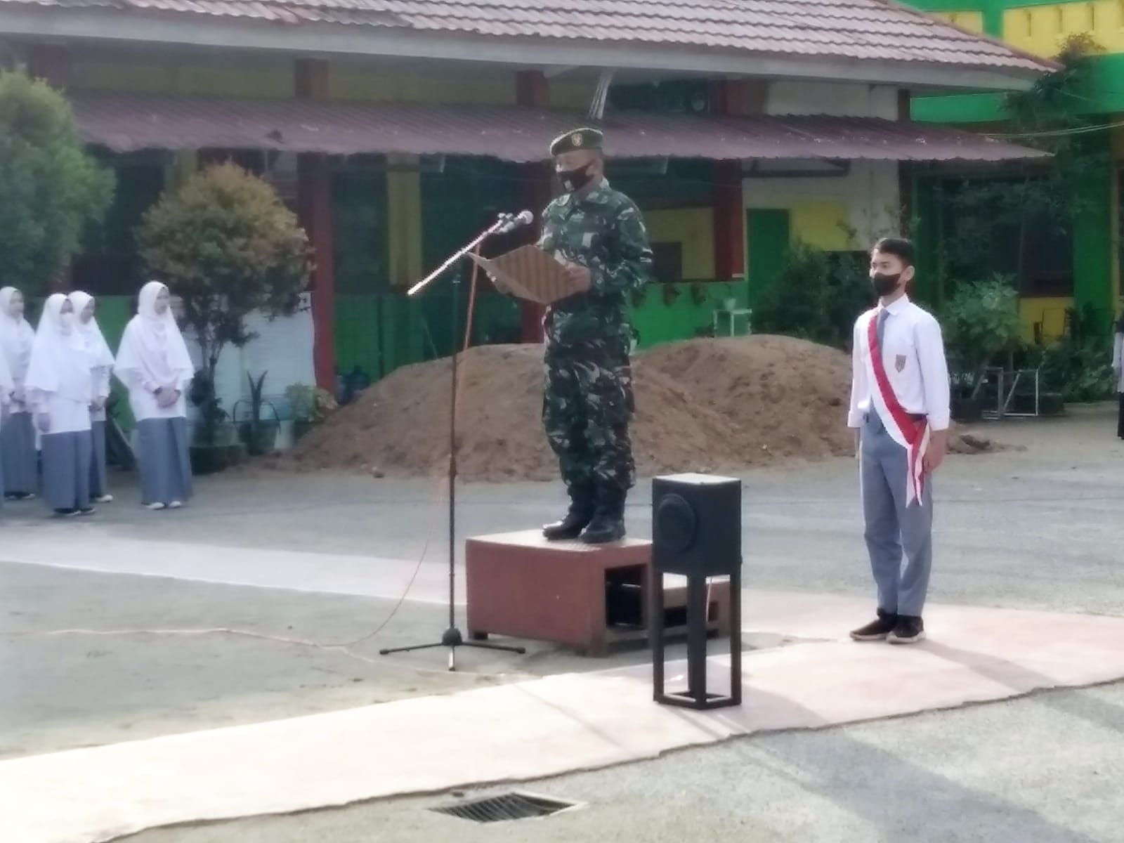 PEMUDA UNTUK INDONESIA : DANRAMIL 01/PP KAPT. INF. RUDI SARAGIH MENJADI PEMBINA UPACARA DI KAUMAN MUHAMMADIYAH PADANG PANJANG