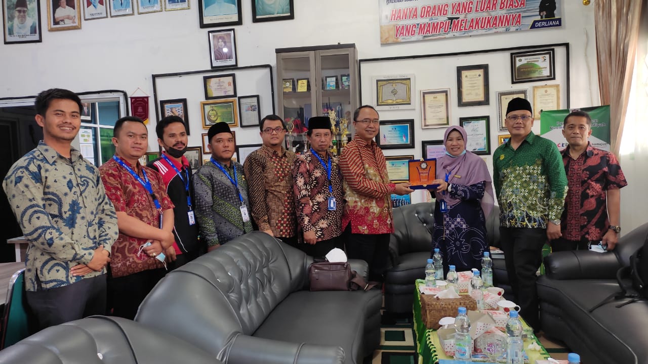 PUSAT STUDY BUYA HAMKA (PSBH) UHAMKA LAKUKAN PENELITIAN DI PONDOK PESANTREN KAUMAN MUHAMMADIYAH PADANGPANJANG