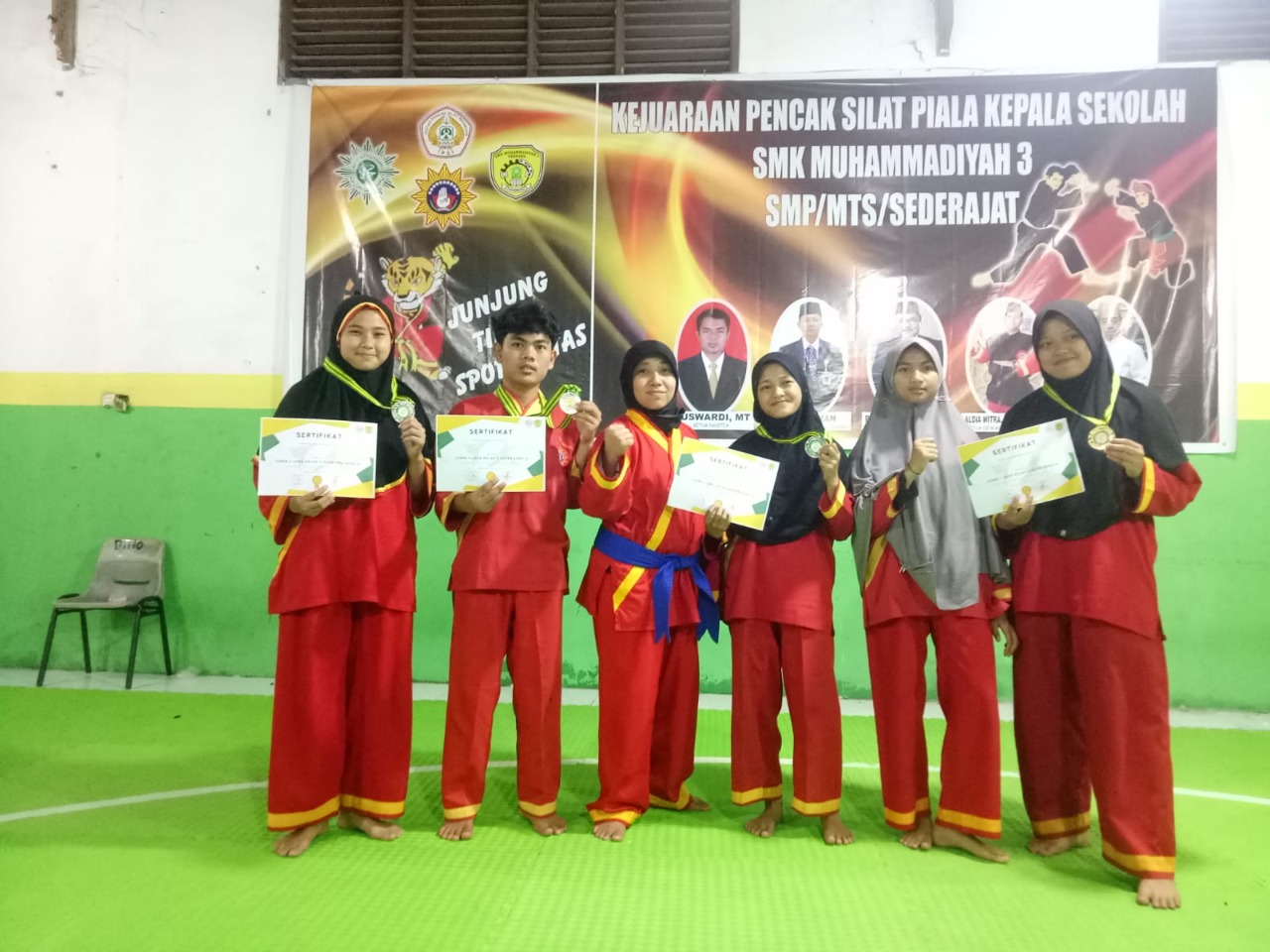 ATLIT TAPAK SUCI KAUMAN BORONG 4 MEDALI KEJUARAAN PENCAK SILAT DI PEKANBARU