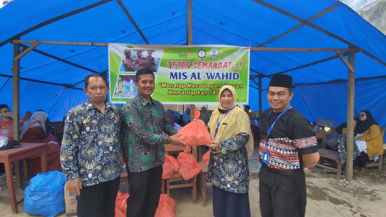 MADRASAH ISLAM SWASTA AL WAHID KAJAI TERIMA BANTUAN DARI LAZISMU KANTOR LAYANAN PONTREN KAUMAN PADANG PANJANG