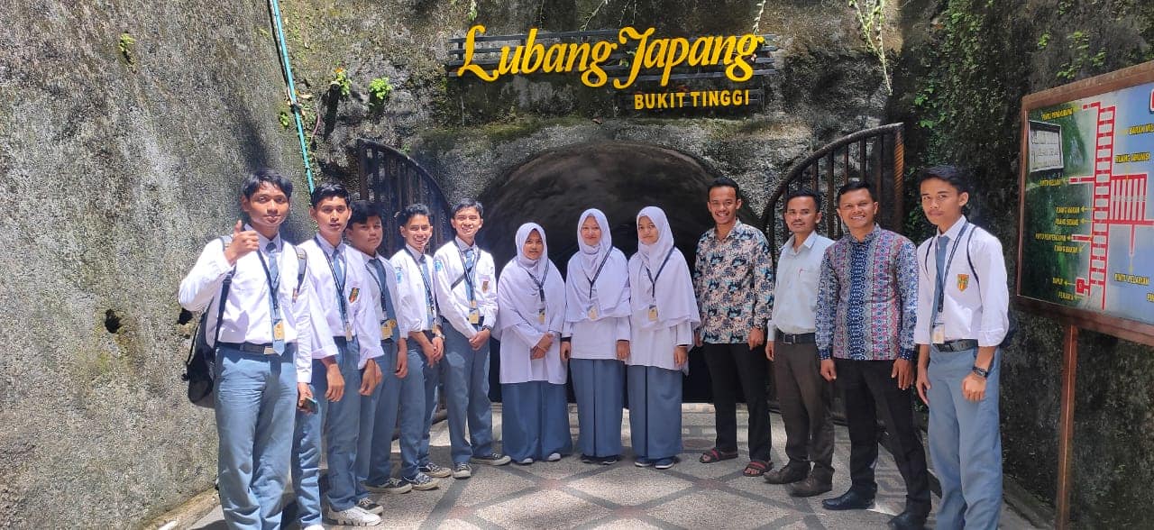 Persiapkan Majalah Edisi Ketiga, Dewan Redaksi Kunjungi Tempat Sejarah