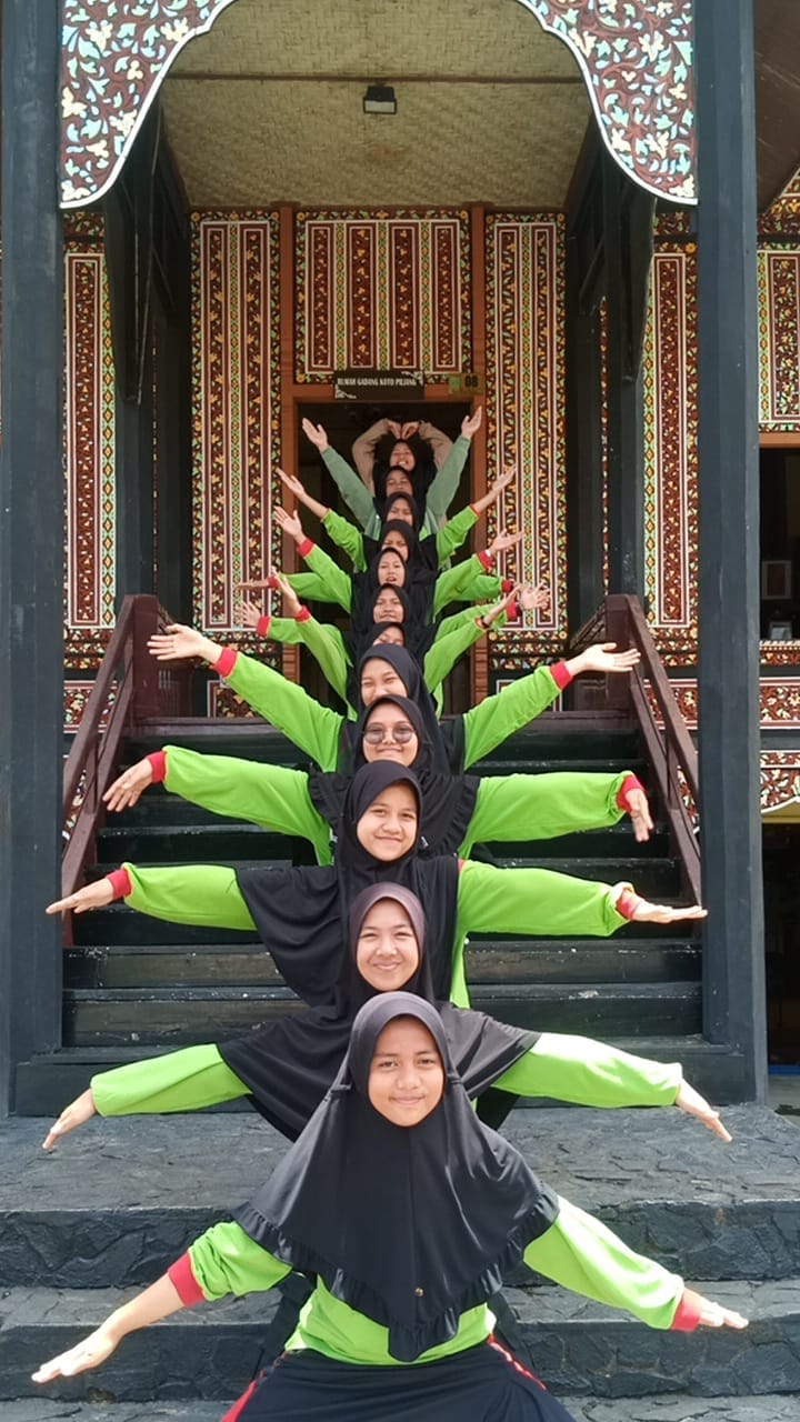 OUTDOOR CLASSROOM DAY, SANTRIMTsM KAUMAN GELAR PEMBELAJARANDI OBJEK WISATA PADANG PANJANG
