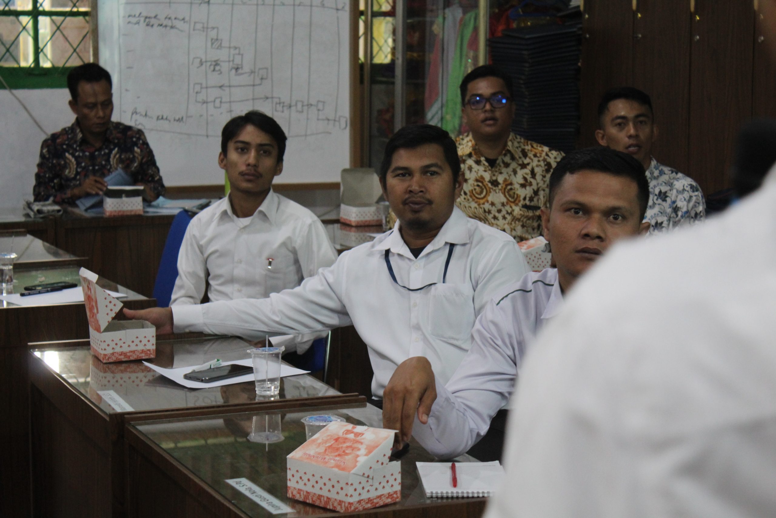 PONTREN KAUMAN BERI PELATIHAN BAHASA INGGRIS BAGI TENAGA KEPENDIDIKAN