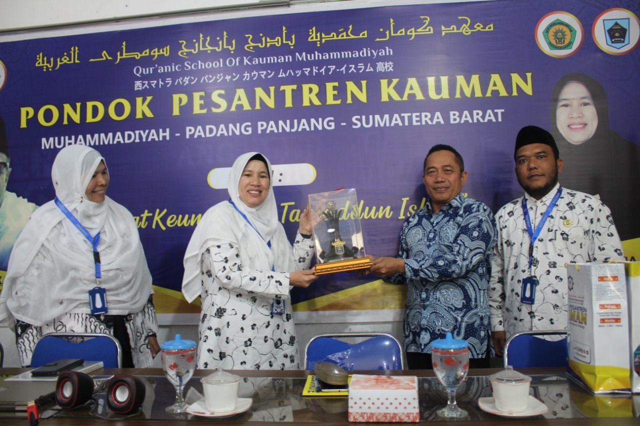 PONTREN KAUMAN PADANG PANJANG TERIMA KUNJUNGAN DARI FORUM KEPALA SEKOLAH DAN MADRASAH MUHAMMADIYAH METRO LAMPUNG