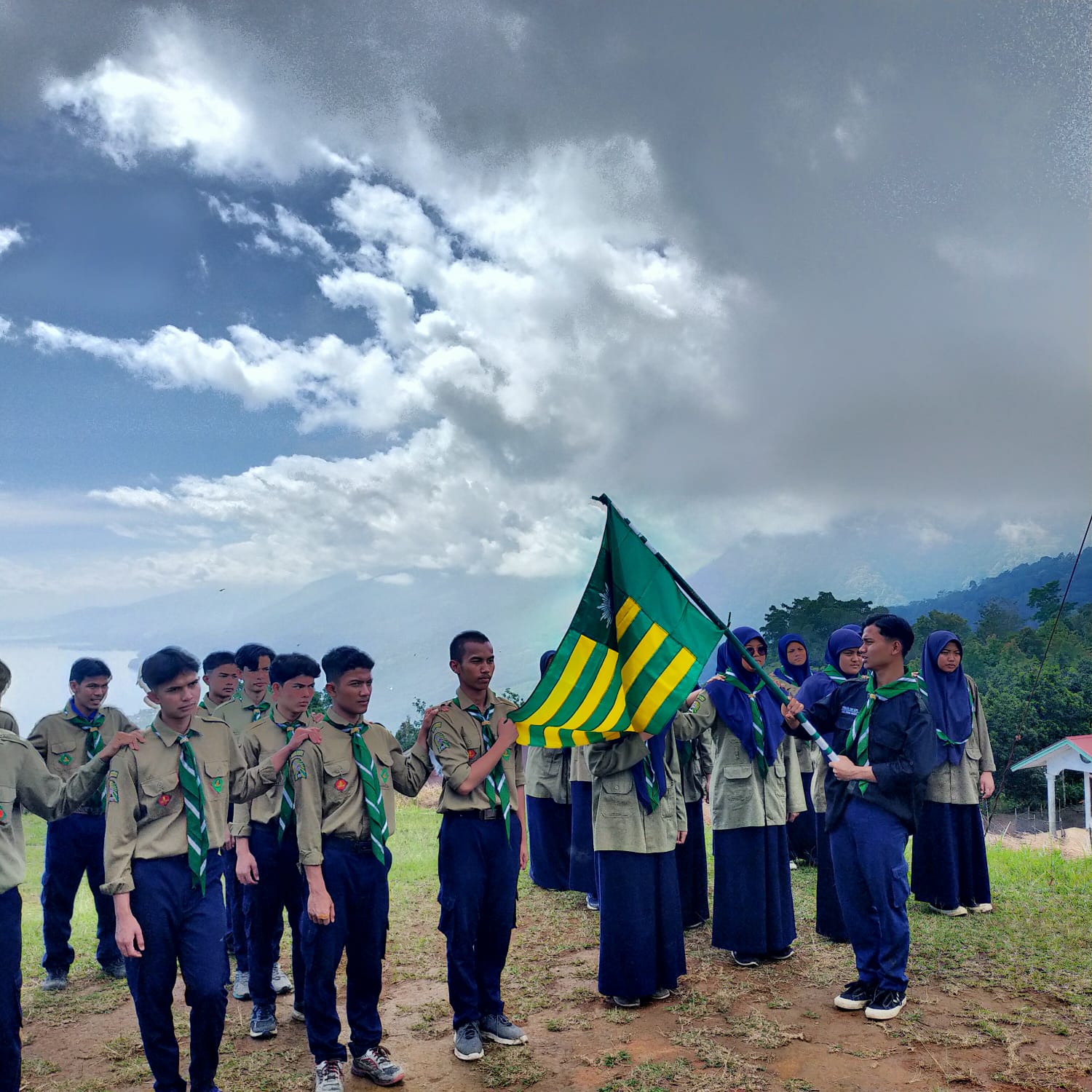 KEMAH PELANTIKAN DEWAN KERABAT : MENINGKATKAN KECINTAAN TERHADAP SANG KHALIQ DAN CIPTAANNYA