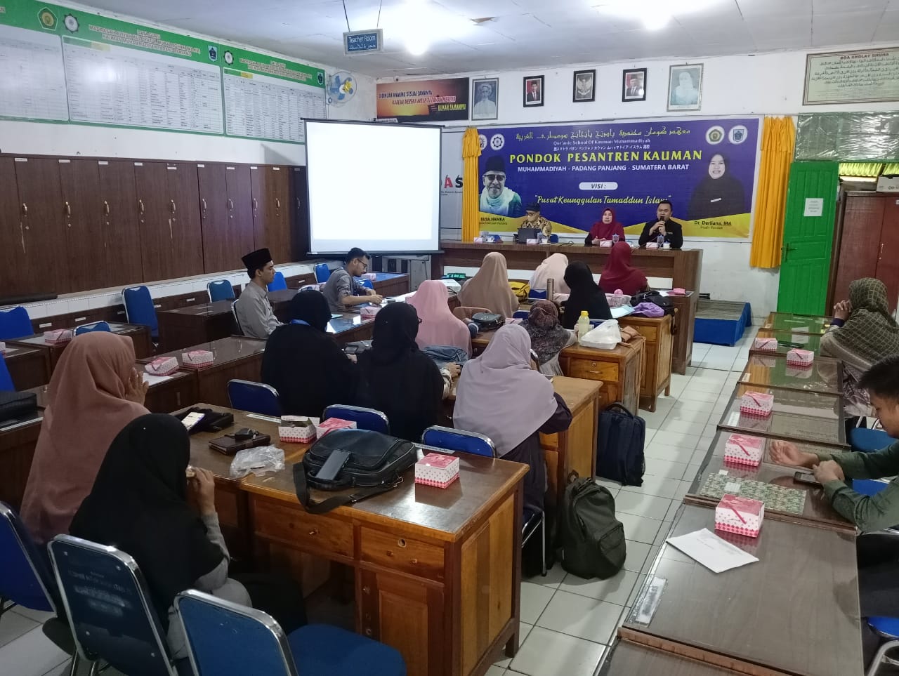 Pelatihan Penyusunan Pembelajaran STEM Tenaga Pendidik Pontren Kauman Padang Panjang
