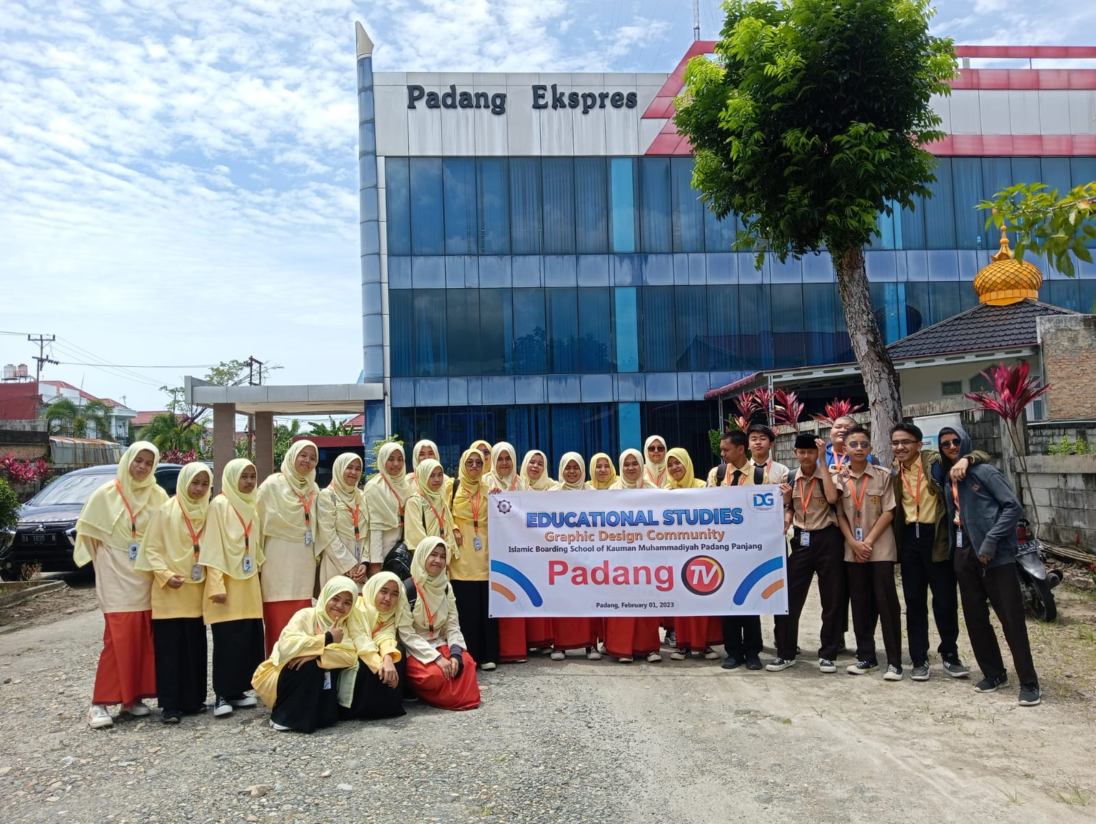 Belajar Ilmu Pertelevisian, Santri Ponpes Kauman Padang Panjang Sambangi Padang TV