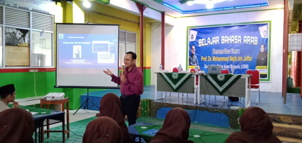 Kuliah Penuh Inspirasi: Pontren Kauman Menghadirkan Dosen Bahasa Arab dari Malaysia