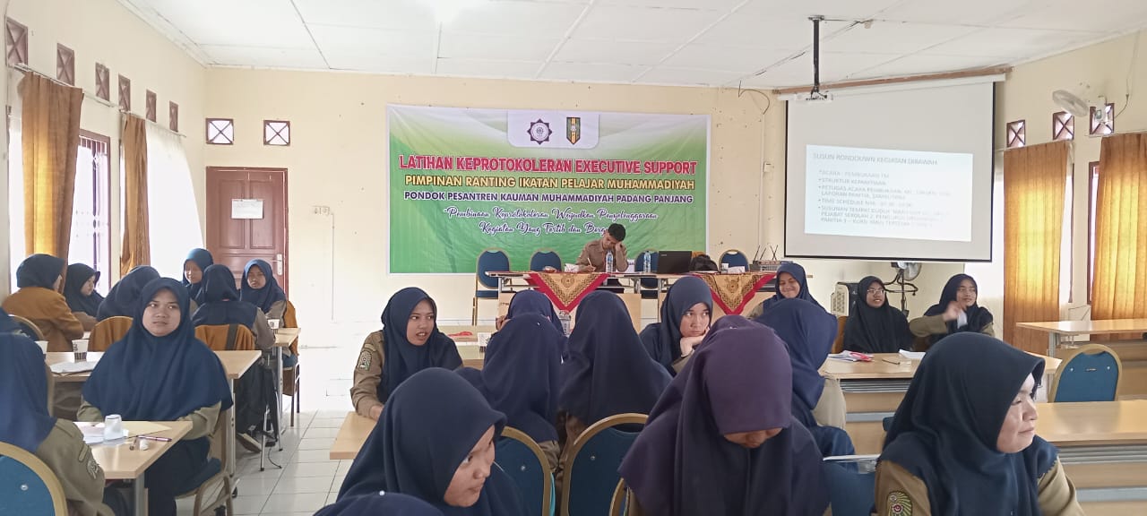 Sadar Urgensi Protokol, PR IPM Pontren Kauman Adakan Latihan Keprotokoleran Executive Support