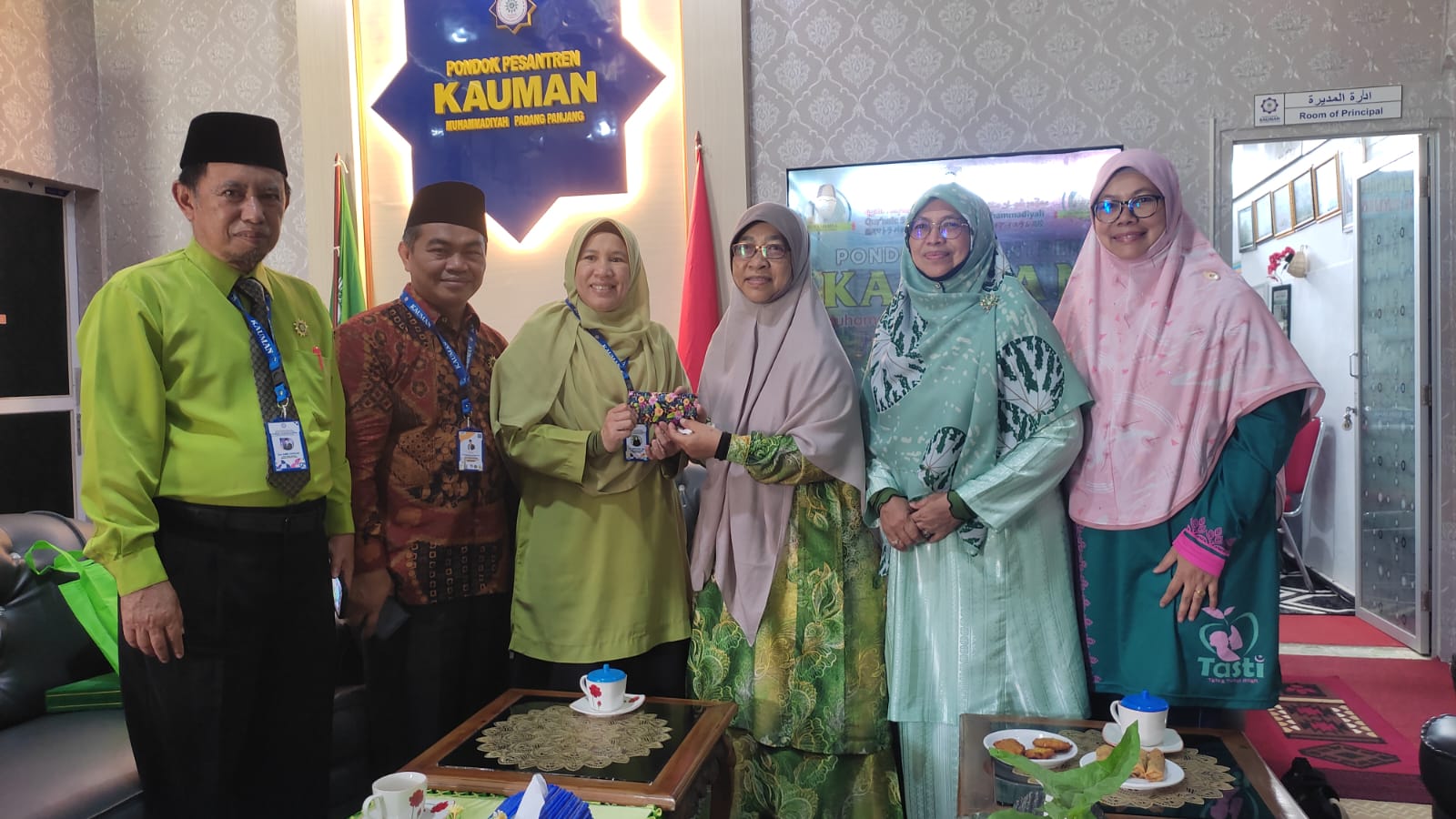 Telusuri Jejak Buya HAMKA, Akademi Pengajian Saudatina Aisyah Malaysia Lawatan ke Pontren KAUMAN