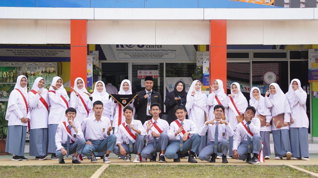 Semangat Pagi di Pesantren KAUMAN: Membumikan Syair Kearifan dari Kitab Taklim Muta’alim