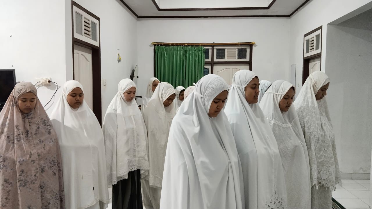 Semangat Menghafal Al-Qur’an Mewarnai Bulan Ramadan Santri KAUMAN di Villa Widya