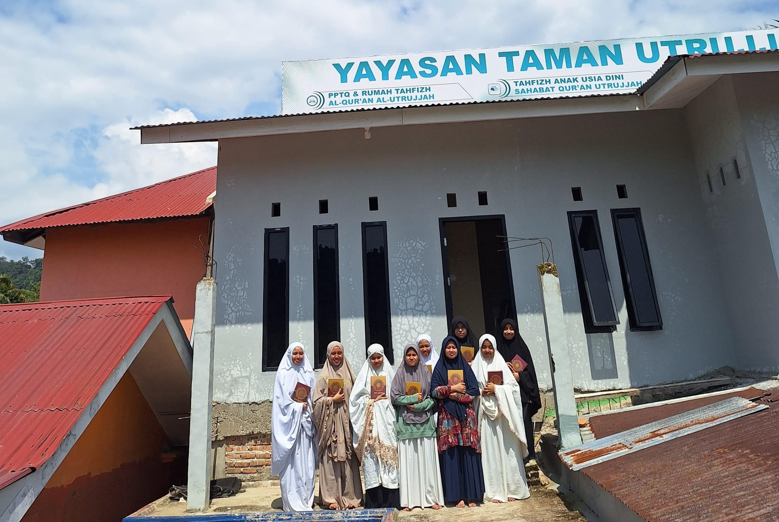 Giat Menghafal Qur’an Santri KAUMAN di Lembaga tahfidz Utrujjah PESSEL
