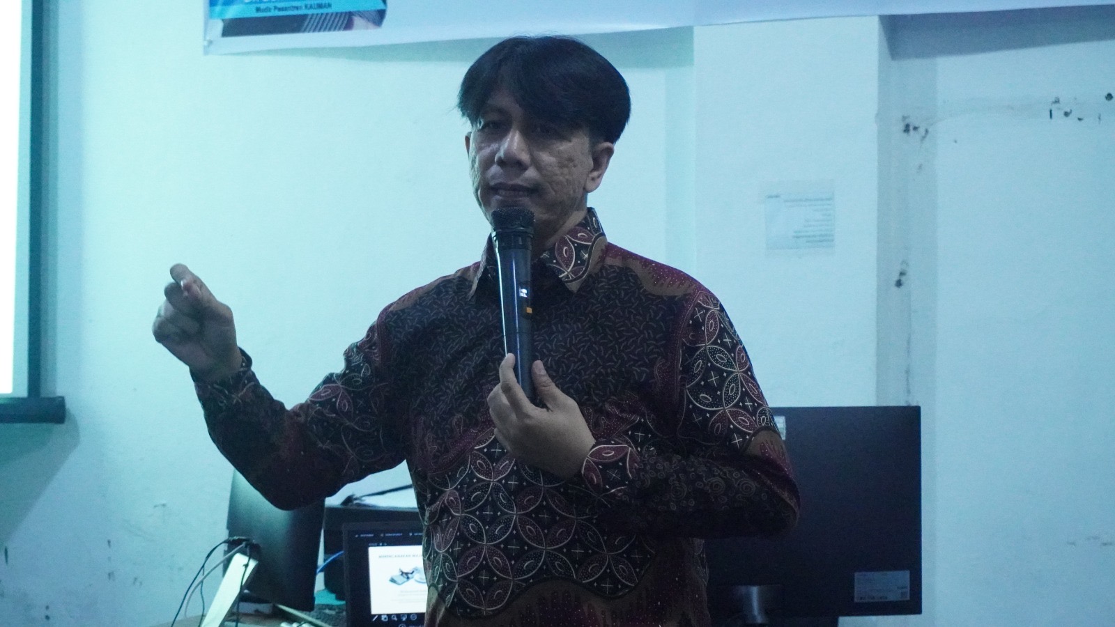 Workshop Pembuatan Majalah CERDAS Magazine di Pesantren Kauman