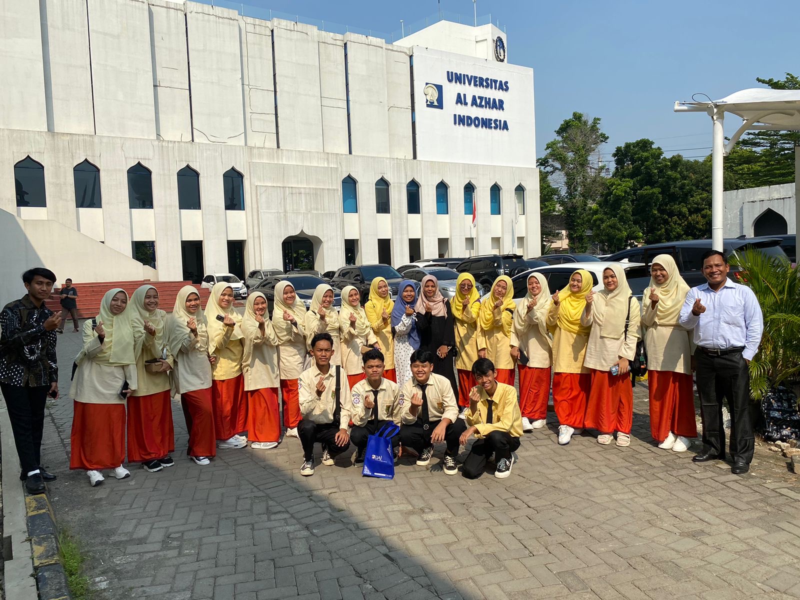 Santri Pesantren KAUMAN Muhammadiyah Padang Panjang Kunjungi Universitas Al-Azhar Indonesia