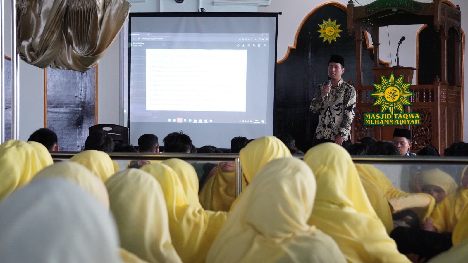 Seminar Motivasi Santri KAUMAN Kelas XII ITT Bersama Alumni KAUMAN di Masjid Taqwa Muhammadiyah