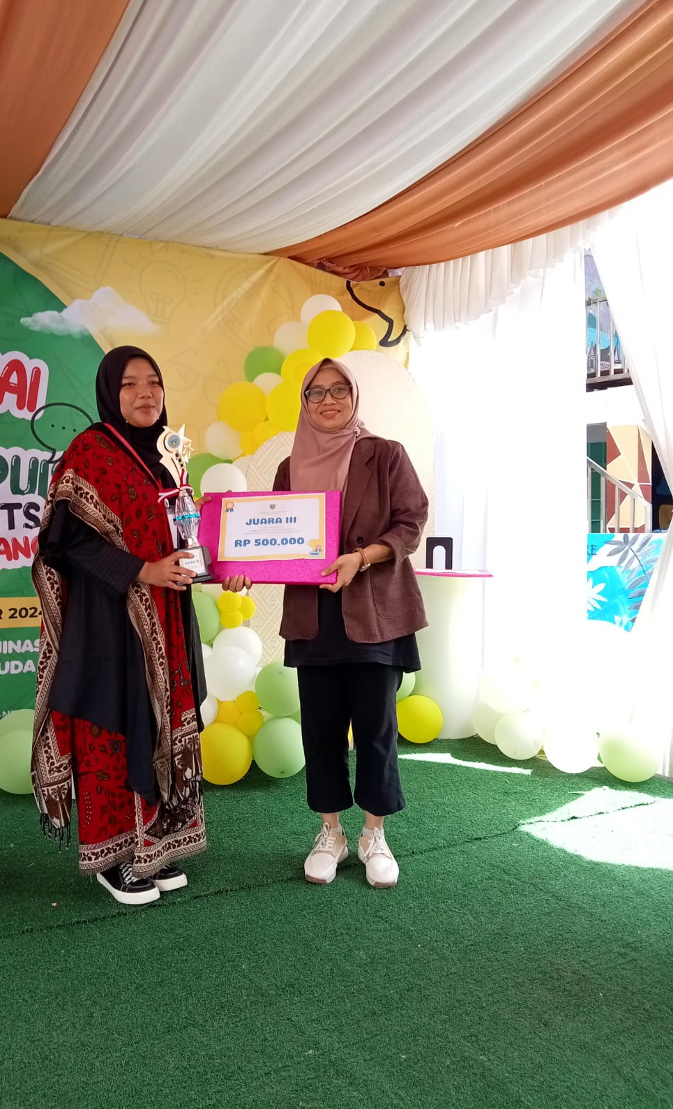 KAUMAN Berjaya, Puisi Santri Memikat Hati Juri