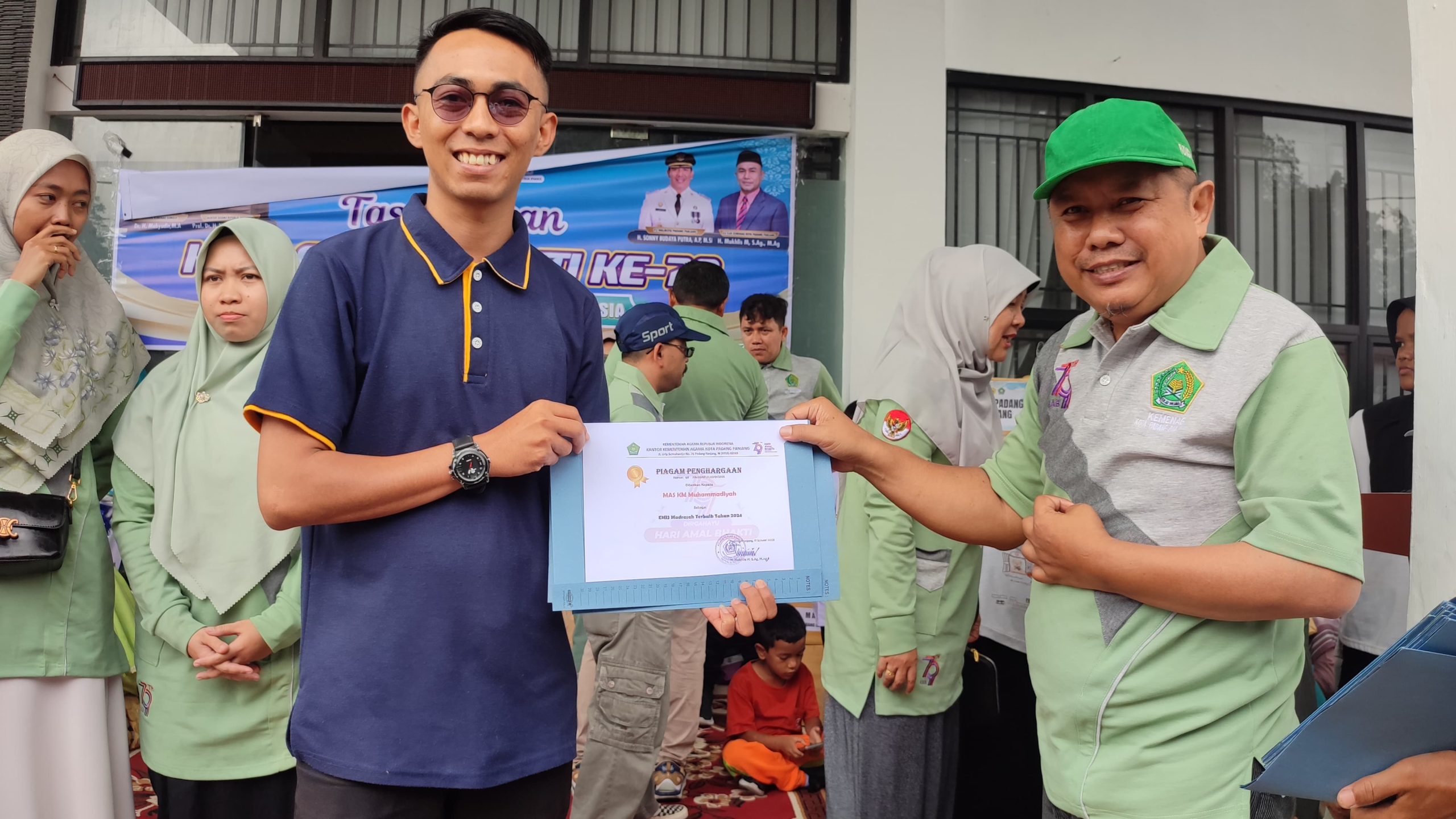 Prestasi Gemilang! Operator Pesantren KAUMAN Sabet 2 Penghargaan Tingkat Kota