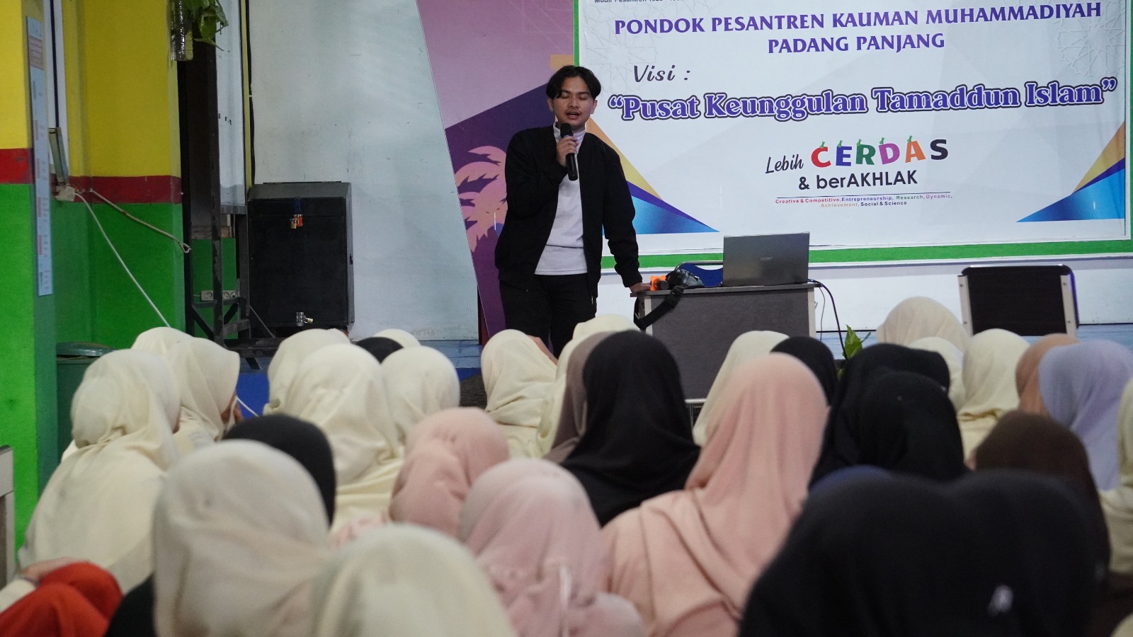 Aiman Hidayat: Dari KAUMAN Menuju UI, Inspirasi bagi Santri