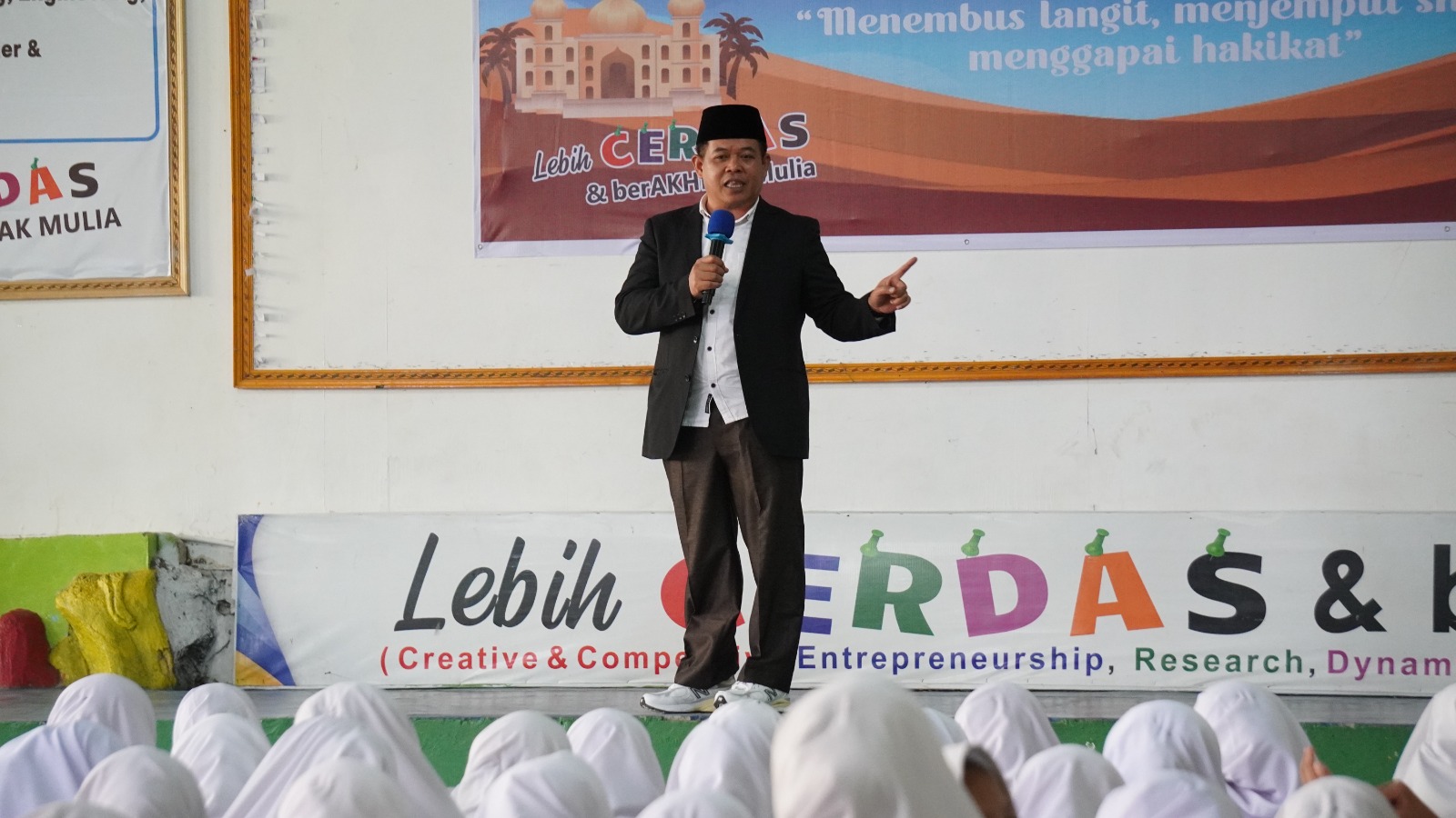 Isra’ Mi’raj: Pesantren KAUMAN Ajak Kaum Muda “Cintai Rasul”