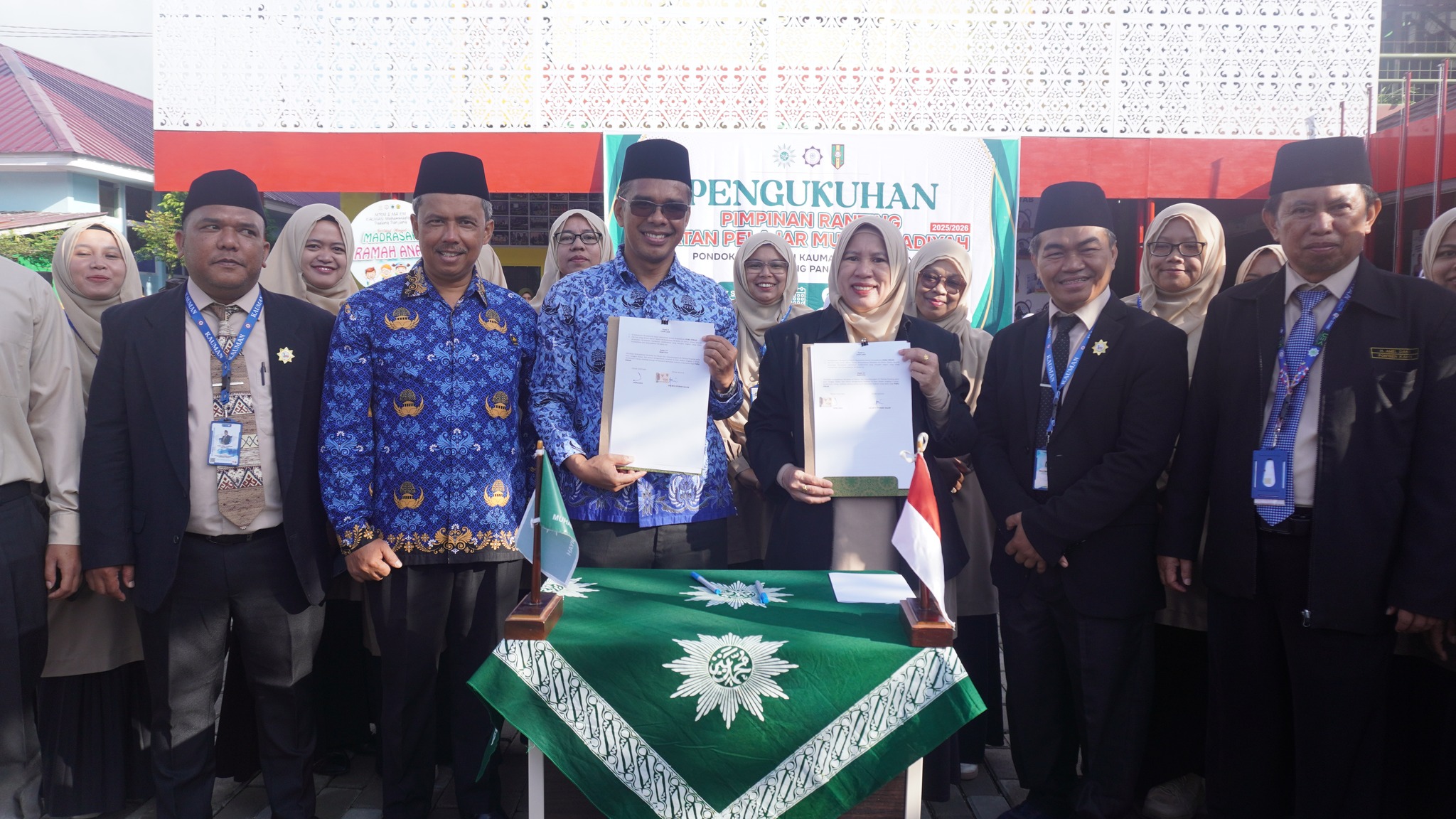 Wujudkan Tri Dharma Perguruan Tinggi, Pesantren KAUMAN dan UIN Mahmud Yunus Batusangkar Gelar Penandatanganan MOU