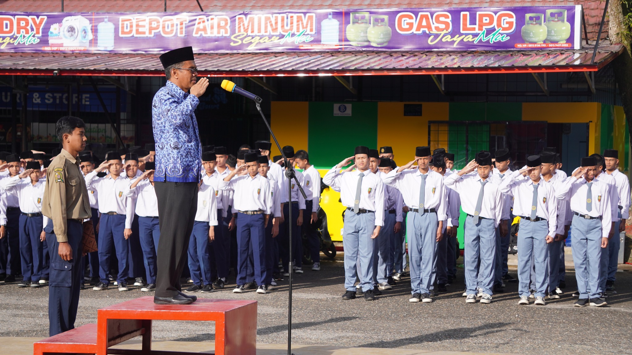 Inspirasi Tanpa Batas: Rektor UIN Mahmud Yunus Batusangkar Berbagi Cerita Sukses di Hadapan Santri KAUMAN Muhammadiyah