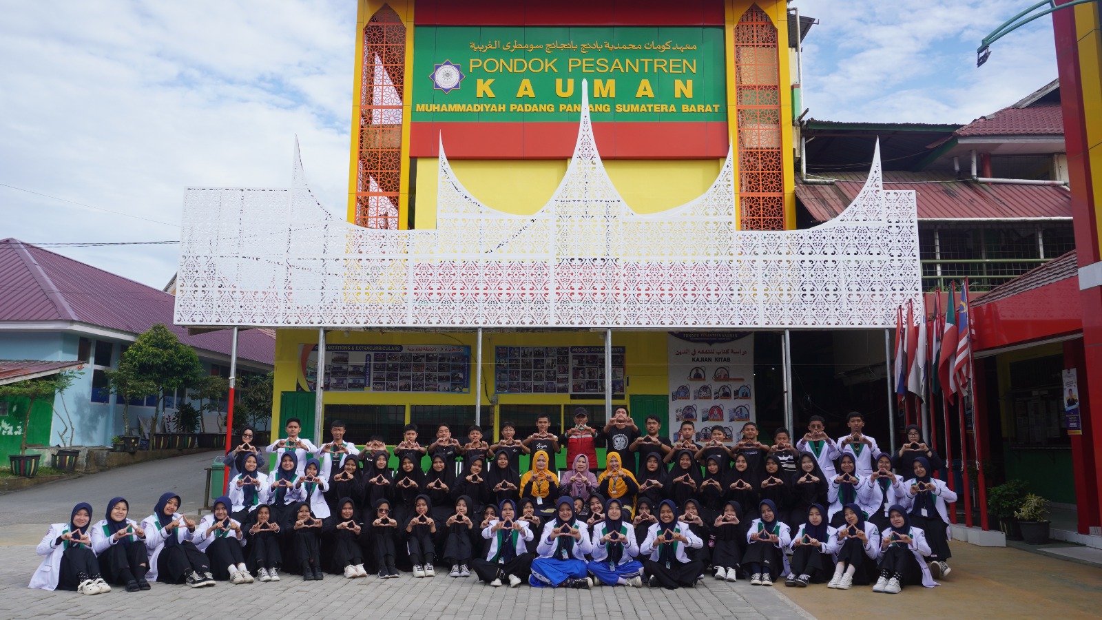 Santri KAUMAN Muhammadiyah Padang Panjang Ikuti Latihan Dasar Kesehatan Remaja di Nagari Paninjauan